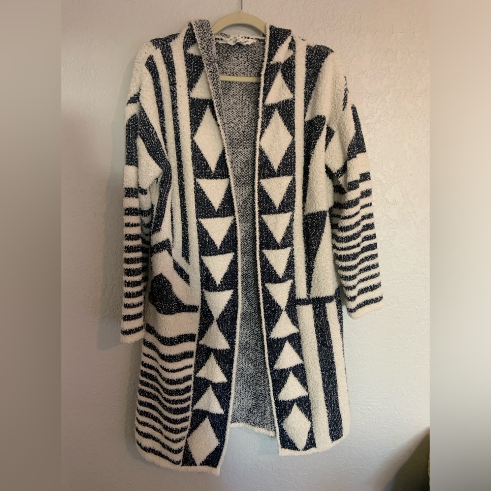 Geometric Patterned Sweater - Navy and White size small